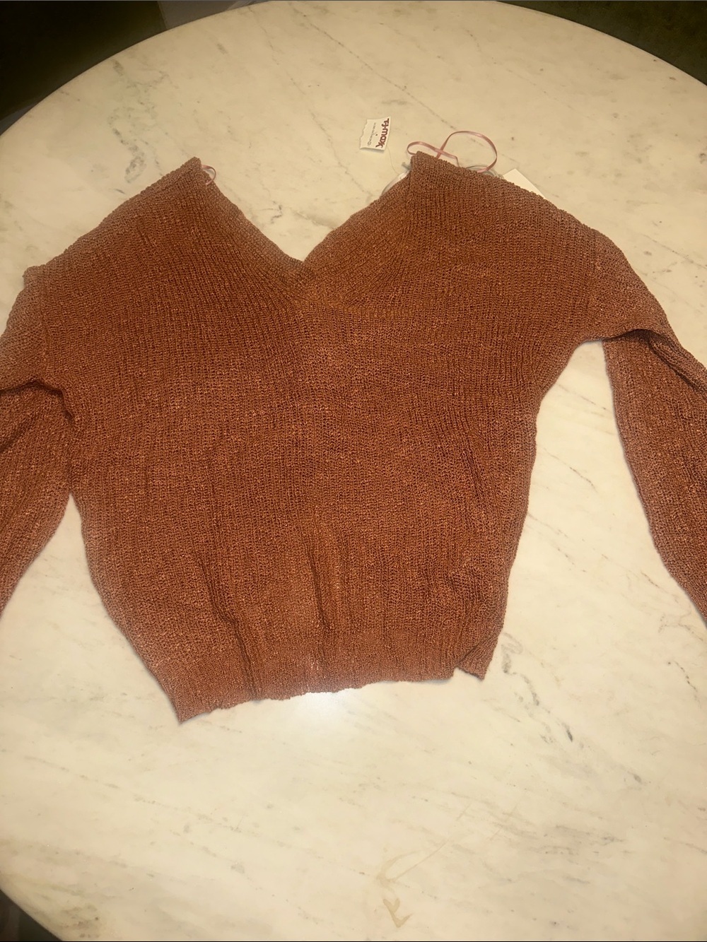 Moon and Madison Women’s Rust V-Neck Knit Sweater with twisted back size medium